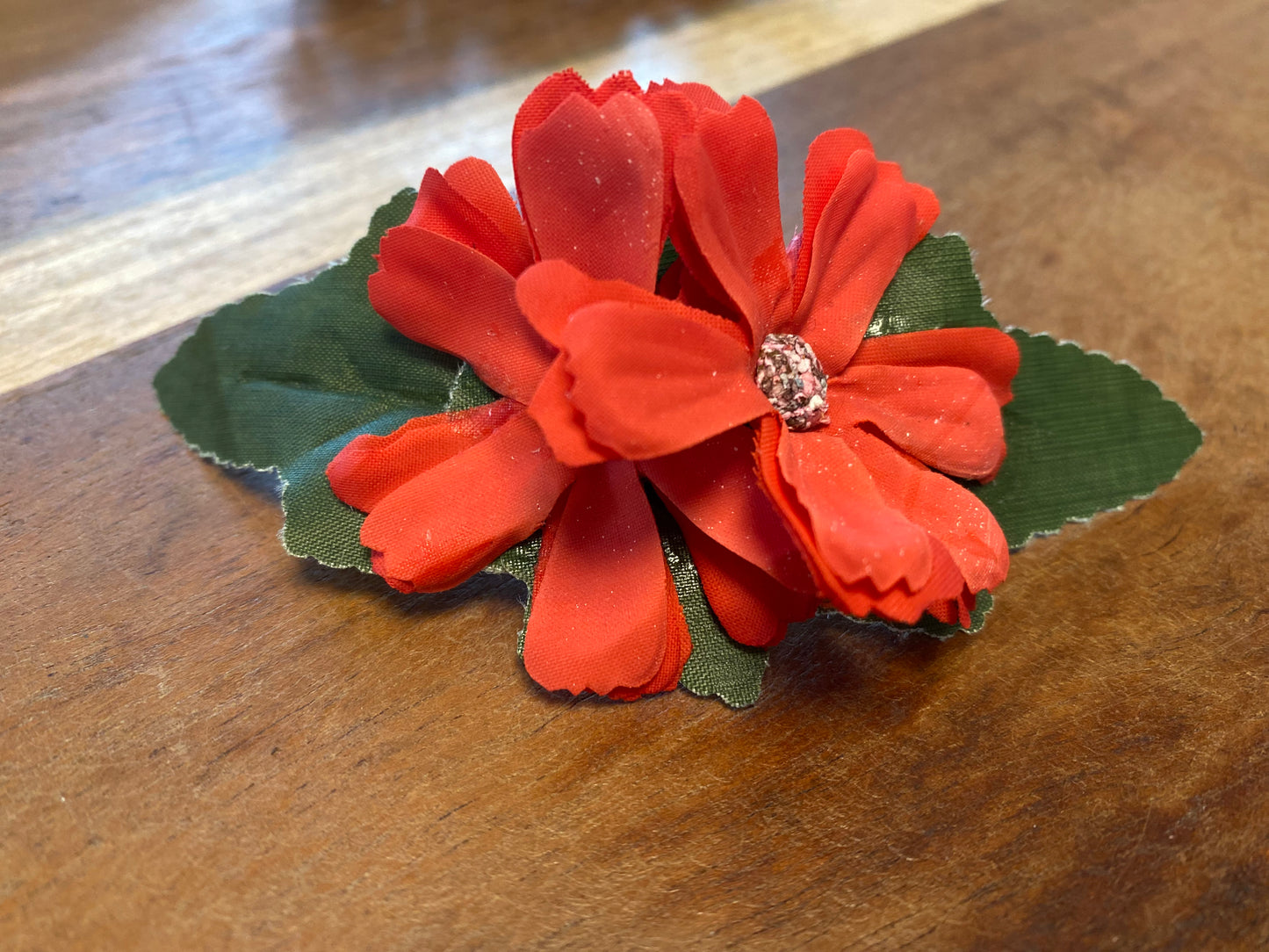 Spange "rote Blümchen"