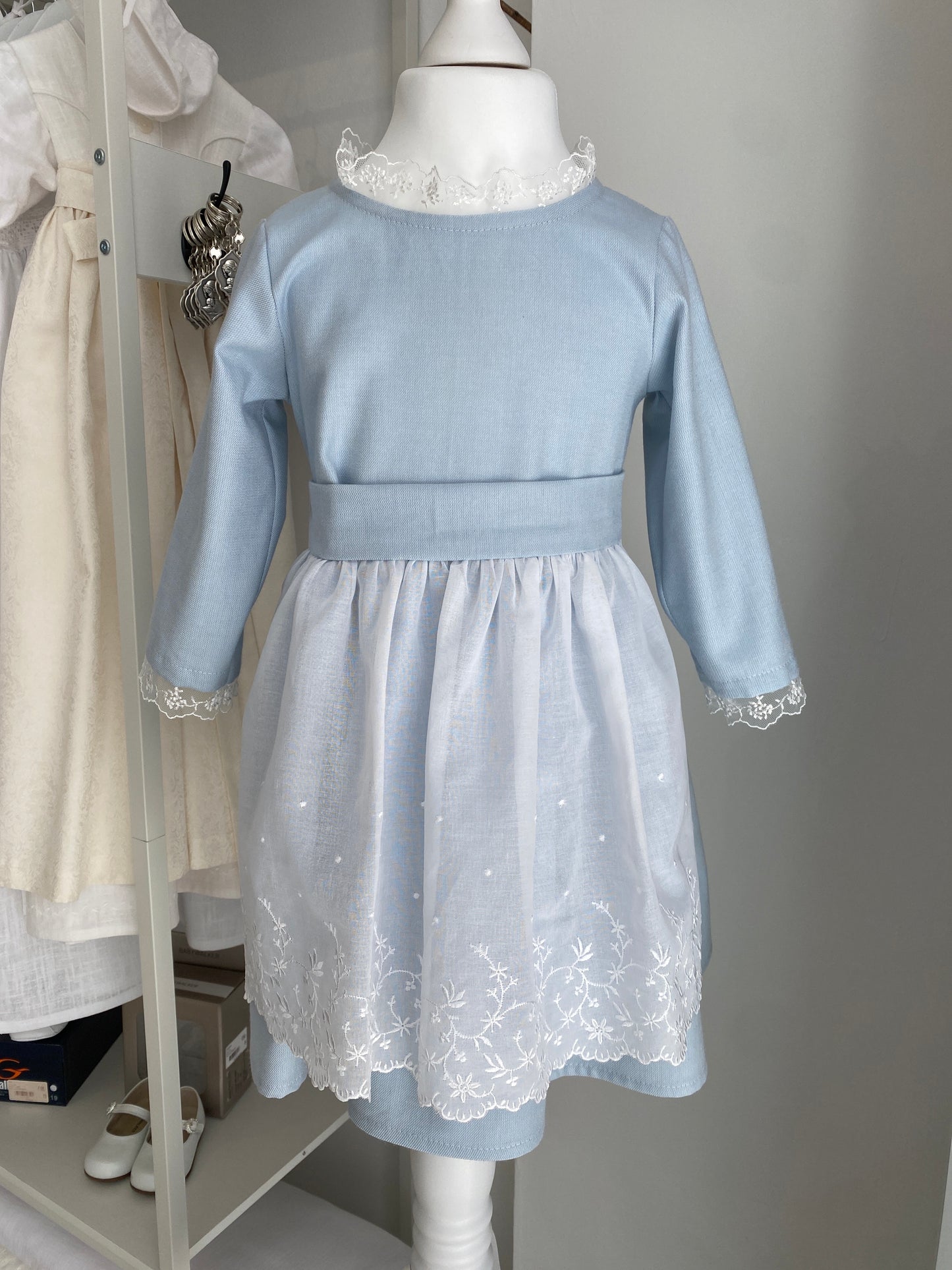 Blumenkleid hellblau 104