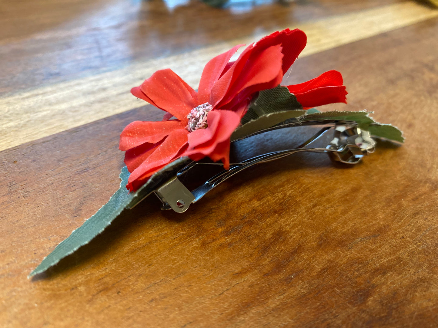 Spange "rote Blümchen"